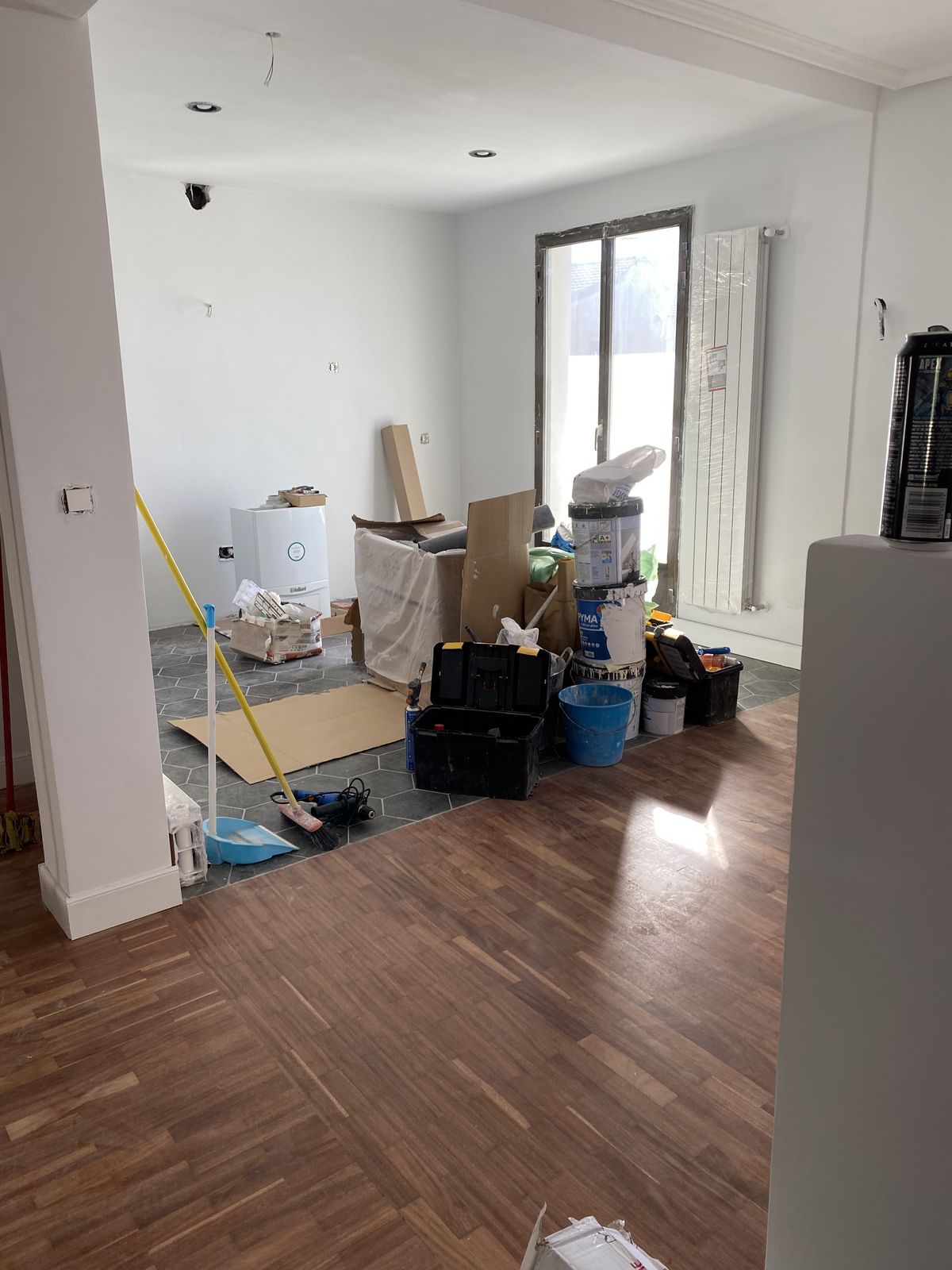 Pavimento combinado terminado con parqué